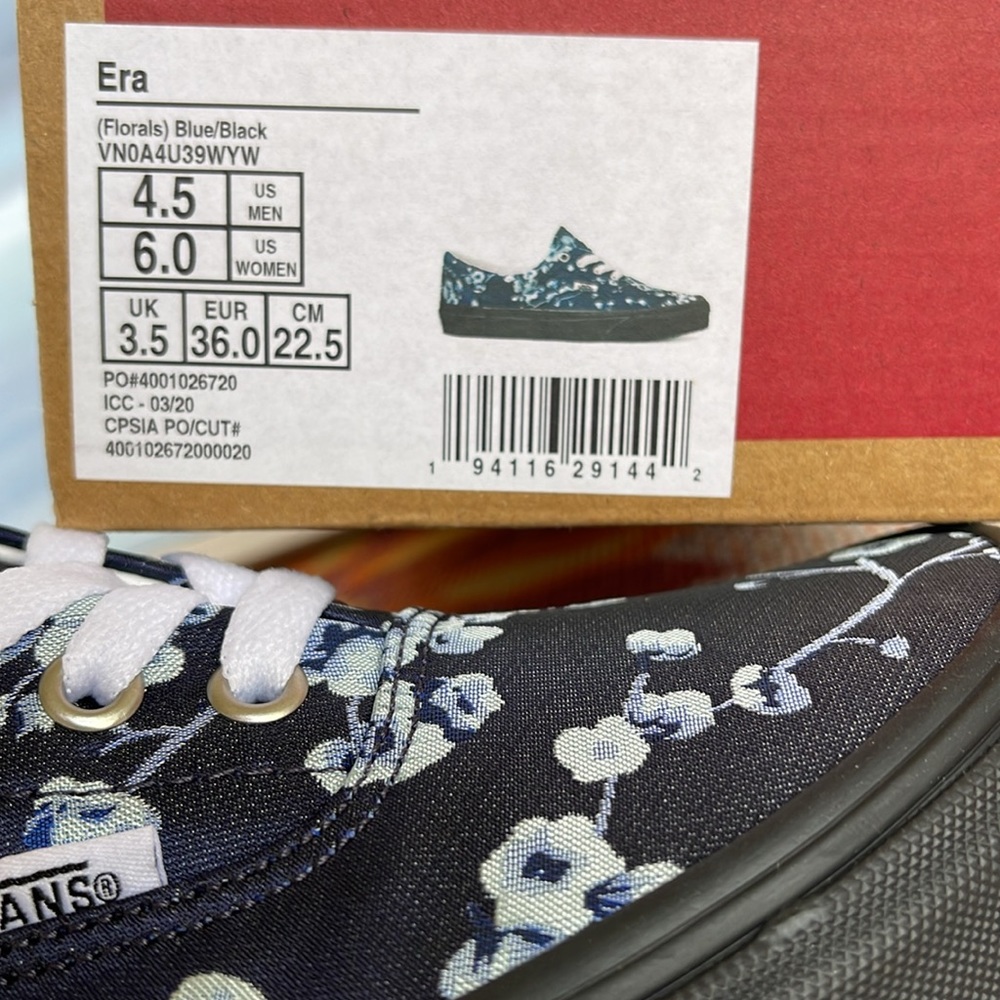 Vans WMNS Era
(Florals) Blue/Black
VNA4U39WYW
Sneakers - Picture 16 of 16